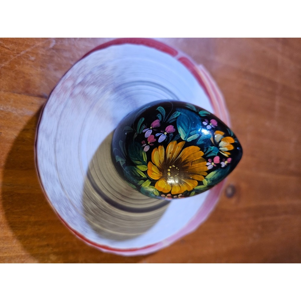 VINTAGE RUSSIAN USSR LACQUERED HAND-PAINTED FLOWERS ON FLORAL WOODEN EGG, SIGNED - Picture 13 of 16